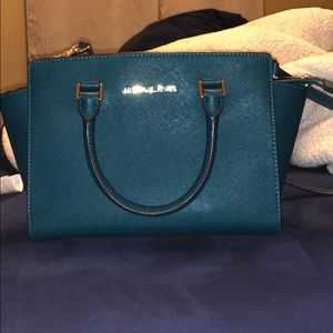 Michael kors purse!!
